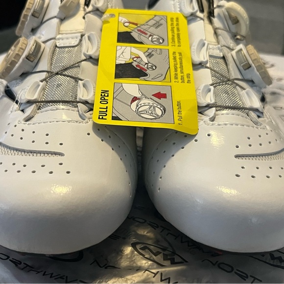 New IN BOX - NW White and Black Men's Athletic Cycling Shoes - brand new! - Picture 13 of 17